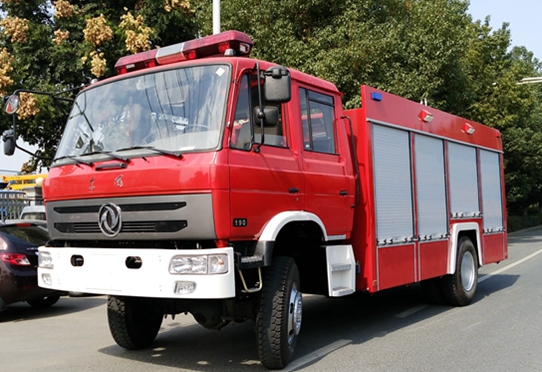 東風(fēng)四驅(qū)6噸森林消防水罐車