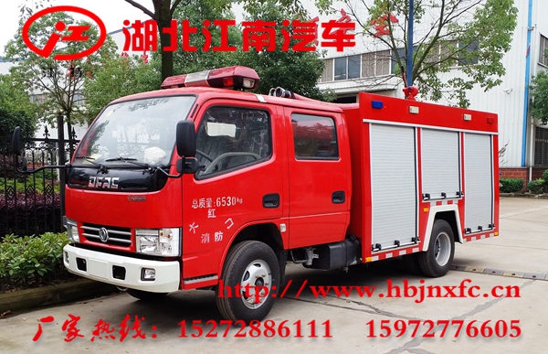 國(guó)四東風(fēng)小多利卡3噸水罐消防車