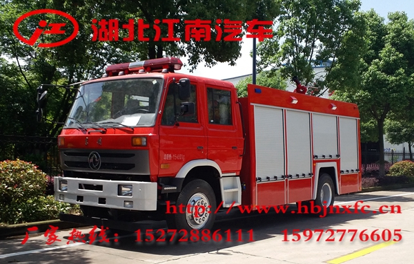 國四東風153型6噸泡沫消防車