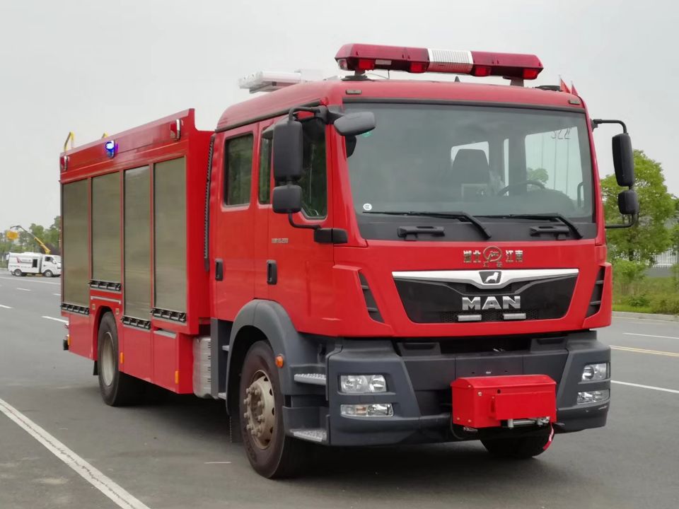 德國曼5噸壓縮空氣泡沫消防車