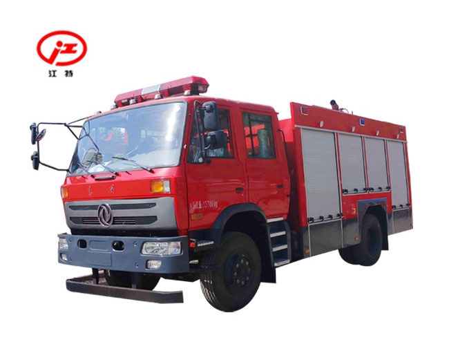 國(guó)五東風(fēng)145 5.5噸水罐消防車