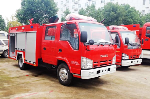 國(guó)四五十鈴2.5噸水罐消防車