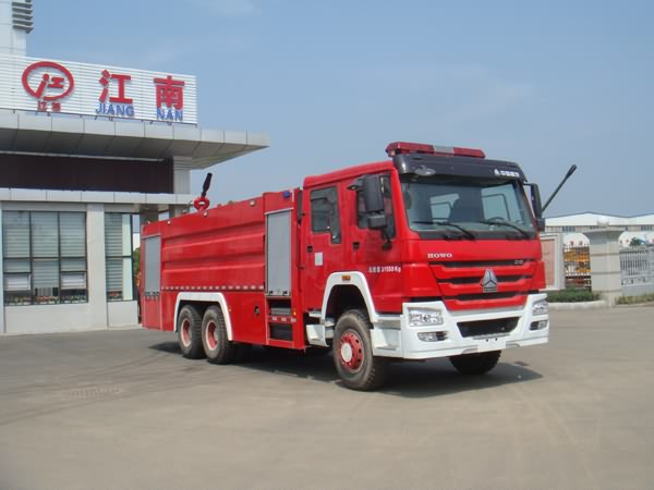 JDF5313GXFPM160型泡沫消防車