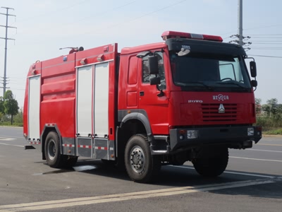 國五重汽四驅(qū)6噸水罐消防車